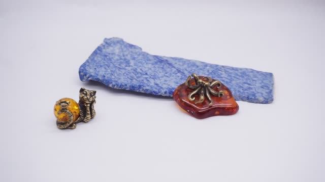 Фигурка "Кошка с птичкой" "Осьминог" янтарь бронза латунь миниатюры сувениры 4039 4041