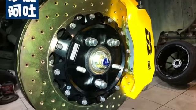 LUXGEN U7 納智捷煞車系統提升性能改裝鍛造一體式D2八活塞卡鉗+356mm加大碟盤套裝組合安裝施工 смотреть онлайн