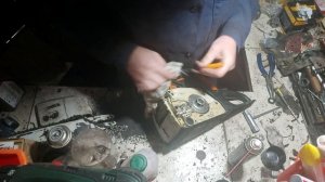 Установка механизма простого, быстрого, безопасного натяжения цепи бензопилы STIHL MS 180.