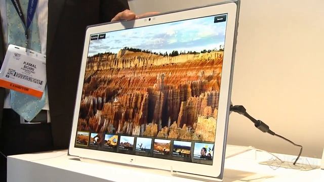 Panasonic's 4K Windows 8 Tablet - CES 2013 смотреть онлайн
