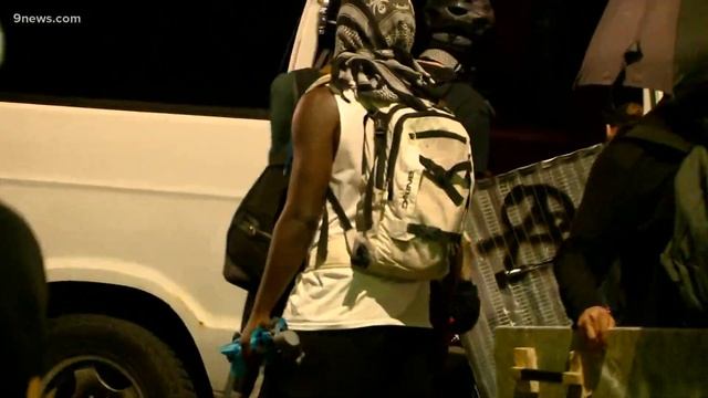 Fires set, windows broken, arrests made Saturday night in downtown Denver смотреть онлайн