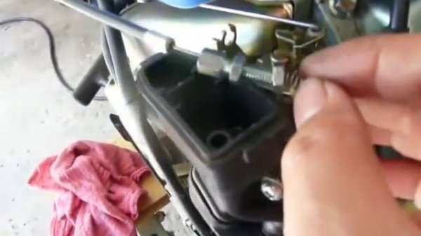 Yamaha EF1000 generator carburetor location and cleaning. Part1