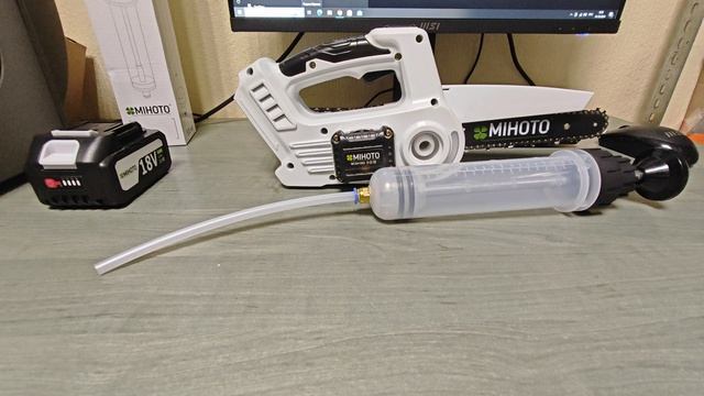 Как правильно заливать цепное масло в Mihoto 1802.