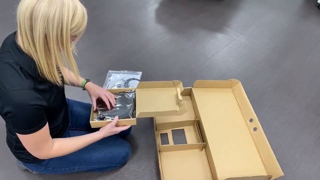 Unboxing the Windows collaboration display from Sharp смотреть онлайн