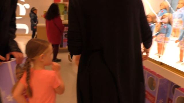Madison and Trinity Visit The American Girl Doll Store in NY!! смотреть онлайн