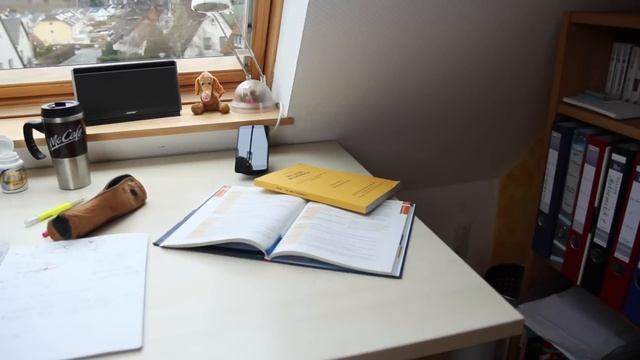 MY DESK SETUP | Simple and Clean | for MKBHD's Contest смотреть онлайн