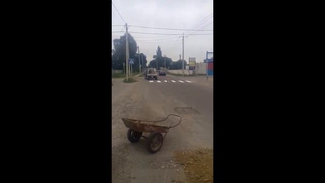 Талдыкорган. Жители сами закрывают ямы. смотреть онлайн