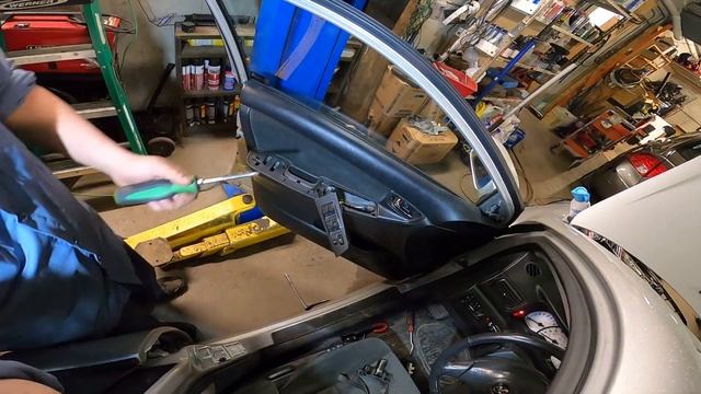 2004 TOYOTA COROLLA Front Driver Side Window glass Stuck Repair Part 2 End. смотреть онлайн