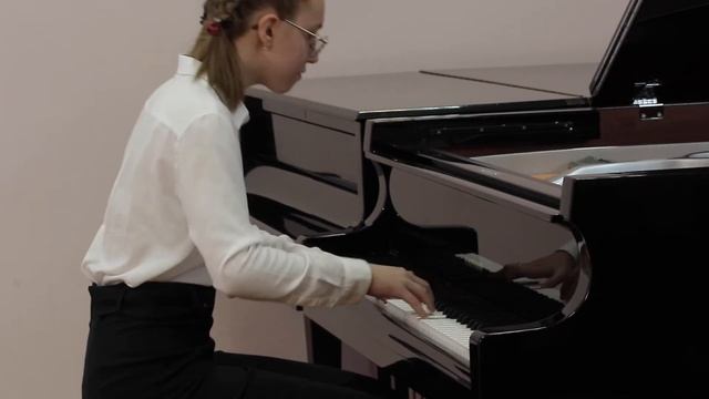 Ф. Мендельсон Фантазия-каприс №1 Исполняет Серафима Айдарова, Преподаватель А.Л. Оганесова смотреть онлайн