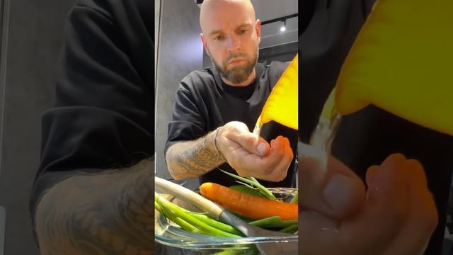 Осваиваю индийскую кухню. Буду жену баловать ☺️ А вы балуете своих любимых? #tobolator_vine смотреть онлайн