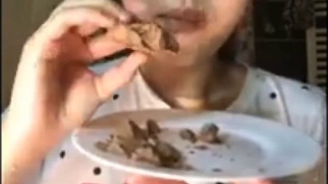 ем Глину АSMR Clay. , Красная Киргизская. СЕРДЦЕ ❤️❤️. смотреть онлайн