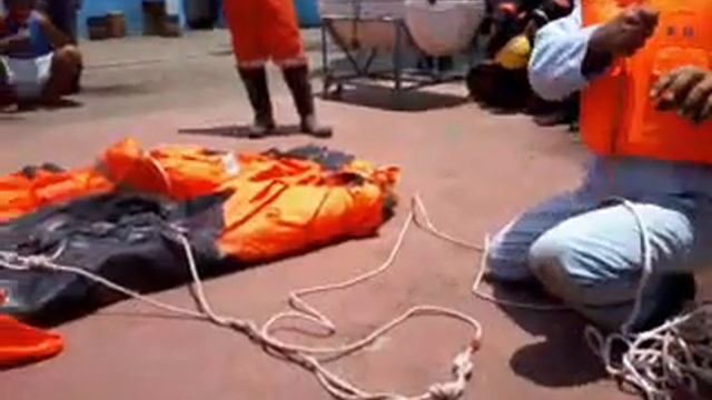 demo on how to inflate in a liferaft (Capt Pasaol) смотреть онлайн