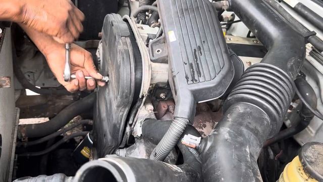 Removing cam position sensor on a Isuzu rodeo 2.2L смотреть онлайн