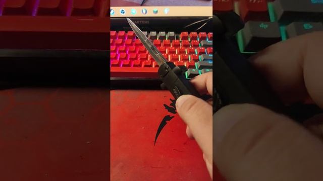 Неплохая игрушка от akc, как нож не очень, но зато весьма крепкий стеклобой на рукояте #edc #knife смотреть онлайн