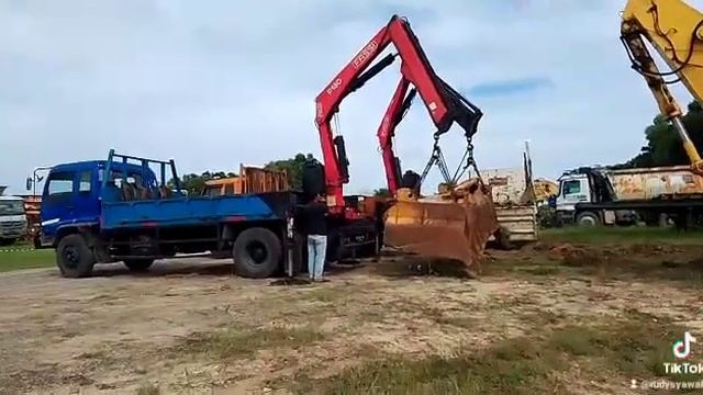 Fassi F150 angkat Blitz Dozer D9R смотреть онлайн