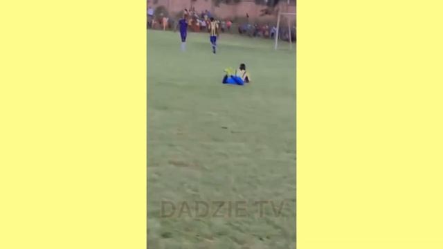 Ayeka! Watch How Lil win struggles to control a ball on his official debut Game for New Edubiase смотреть онлайн
