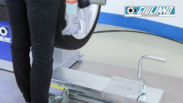 Wheel lift for wheel balancers | WBL 81 Giuliano Automotive смотреть онлайн