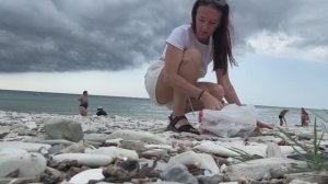 Собираю мусор на пляже / Получила травму / Аквапарк / Геленджик / Бархатный сезон 2024