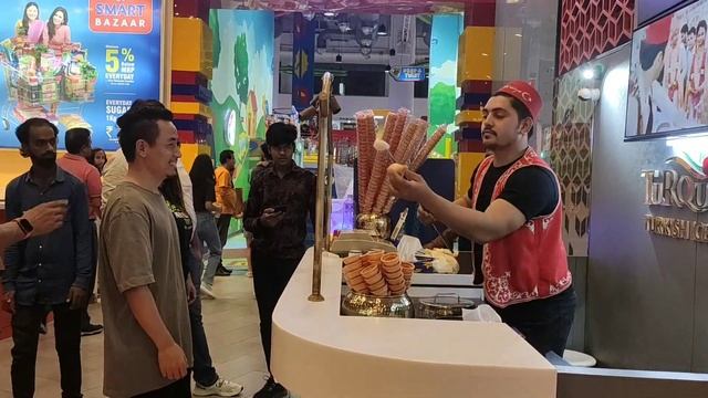 Window shopping 🛍️🤭 Trying out Turkish icecream for the first time 🍦😀 смотреть онлайн
