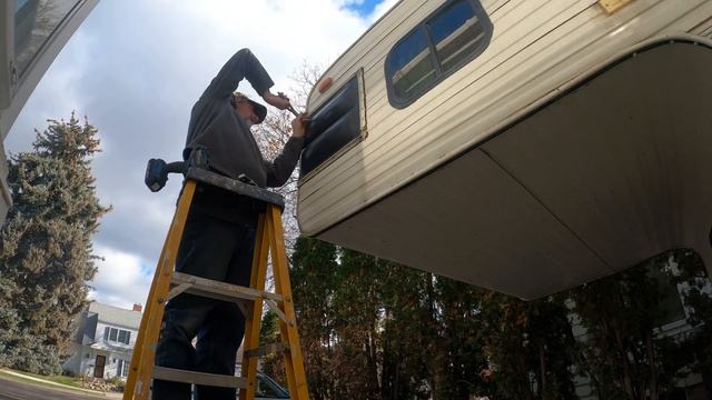 Episode 5. Removing the Bubble Windows - Truck Camper Restoration смотреть онлайн