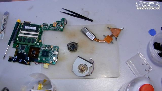 Asus Eee PC 1201 - Разборка. Чистка.