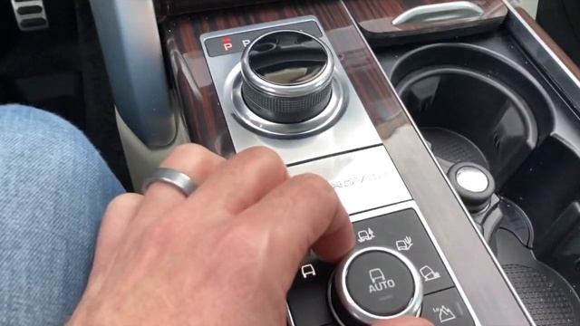 2017 Range Rover LWB Supercharged V8 - walkthrough of features смотреть онлайн
