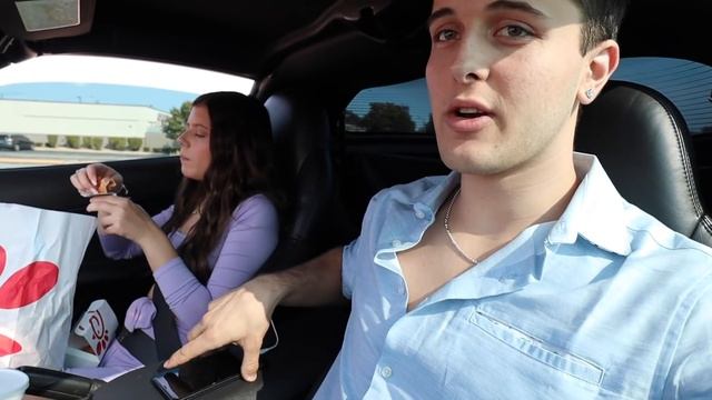 THROWING MY GIRLFRIEND'S PHONE OUT THE CAR WINDOW! *PRANK* смотреть онлайн