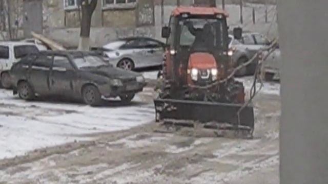 трактор уже снег чистит смотреть онлайн