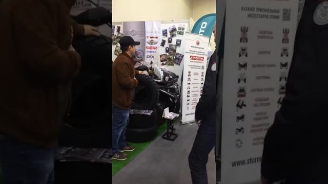 Нападение на Андрея из Чеховских проходимцев на выставке Мотовесна