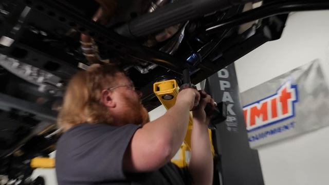 Summit Racing’s Project Jeep Wrangler Rubicon Build: Part 4, Skid Plates & Trail Armor смотреть онлайн
