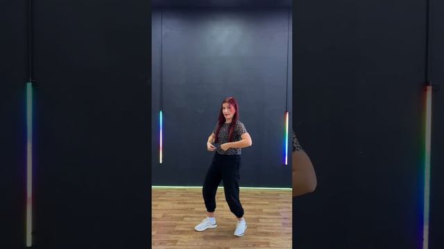 Как сделать ОБРАТНУЮ ВОЛНУ? #dance #танцы #бачата #bachata смотреть онлайн