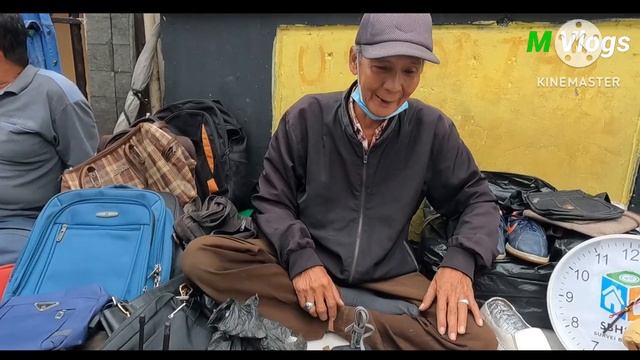 Sabtu pagi ramai sekali di pasar loak jatinegara смотреть онлайн