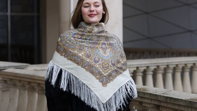 Платок шерстяной с шелковой бахромой "Ольга Лабзина", 1008-1, 125х125 см смотреть онлайн