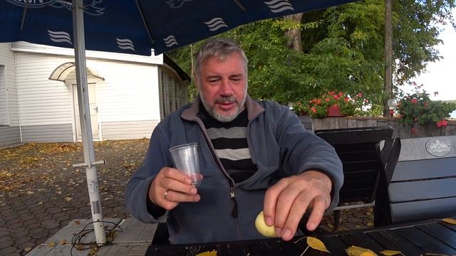 Река Волхов впадает в Ильмень озеро, кафе "Исток" и мы .... осень, хорошечно! смотреть онлайн