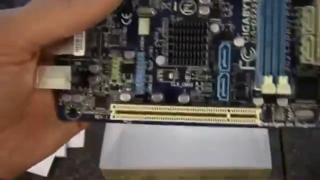 Gigabyte GA-D525TUD Unboxing смотреть онлайн