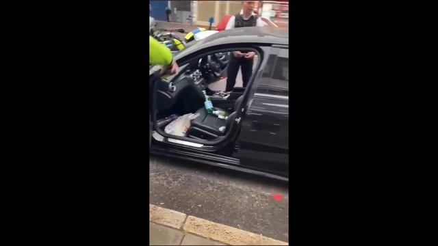 UK POLICE HARRASS & ARREST BLACK MAN BECAUSE OF TINTED WINDOWS ON HIS CAR смотреть онлайн