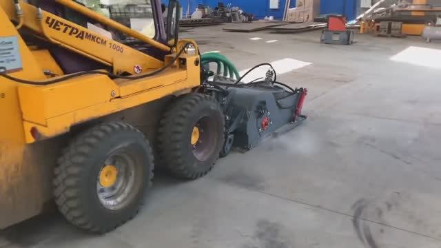 Щетка с передним бункером и пылесосом для мини-погрузчика - КИИТ смотреть онлайн
