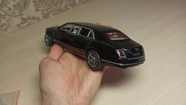 Bentley Mulsanne II'2016 Grand Limousine By Mulliner. Модель 1-24 от XLG