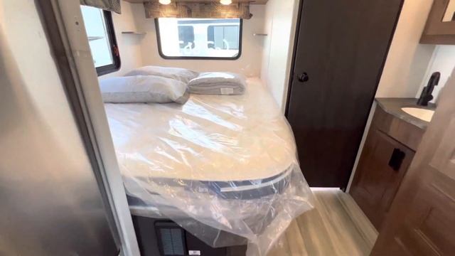 2023 Sunseeker 2350LE | NO SLIDE Class-C Motorhome! смотреть онлайн
