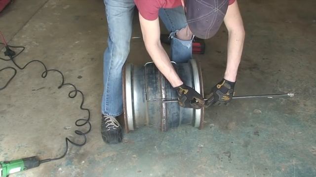 HOW TO: Make a Potbelly Stove out of Jeep Wheels | With OCD Offroad смотреть онлайн