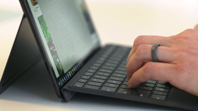 Microsoft accidentally made a great Chromebook смотреть онлайн