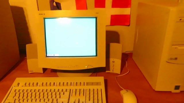 Windows 98 Startup on Custom 1998 PC смотреть онлайн
