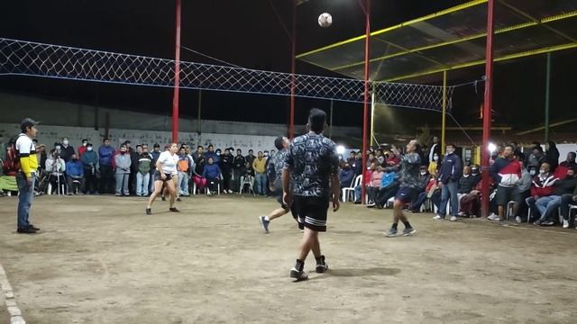 TERMINA MAL 😲 PARTIDAZO DE ECUAVOLEY I MARIA ABRIL-GENESIS Y MAYRA Vs HOMBRES смотреть онлайн