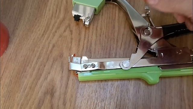 Tapetool - Hand tying machine. смотреть онлайн