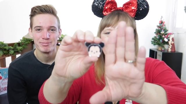 JINGLE JAM Disney Mystery Pin Unboxing #4 | Vlogmas 2018 - Day 12 смотреть онлайн