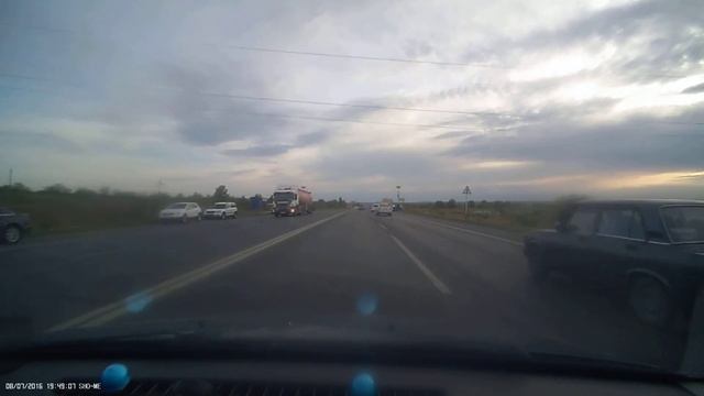 из за впереди едущего водятла чуть сам не оказался в аварии. смотреть онлайн