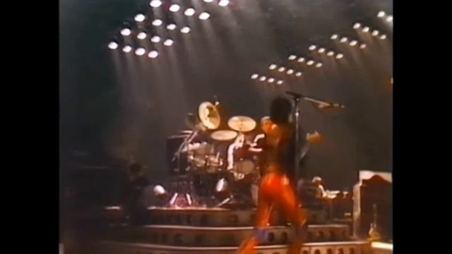 Queen Live Hammersmith Odeon 1979 (Let Me Entertain You) смотреть онлайн