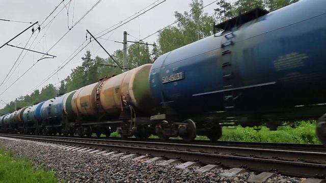 "Зелёный"! Электровоз ВЛ11.8-614/615Б с грузовым поездом смотреть онлайн