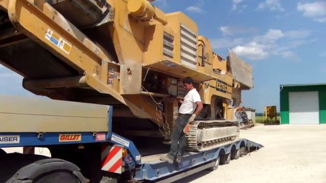 scania 6x4 en convoi avec concasseur mobile extec C12 GILLET TP смотреть онлайн