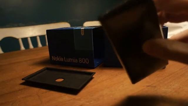Nokia Lumia 800 Unboxing Video смотреть онлайн